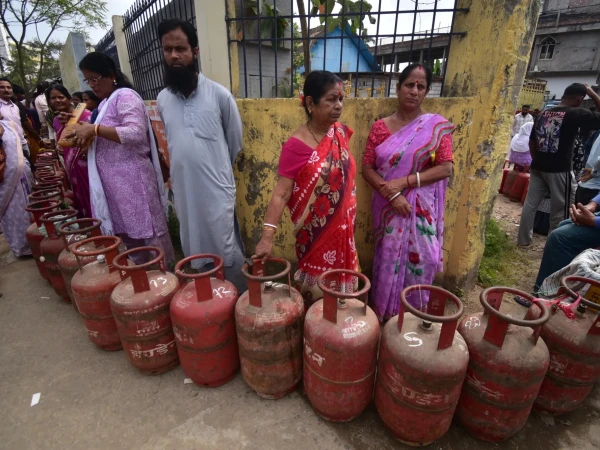 India Faces Gas Crisis as Policy Failures Come Under Criticism