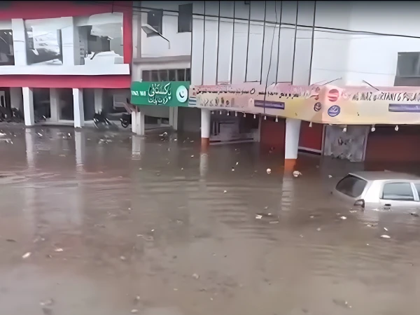 Record Rainfall in Karachi Disrupts City Life, Situation Worsens