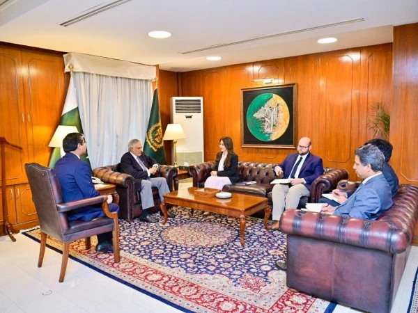 Ishaq Dar Meets US Officials in Pakistan to Discuss Regional Peace and Diplomacy